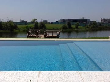 Casa de 6 amb en venta a la laguna en El Cantón