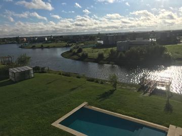 Casa de 6 amb en venta a la laguna en El Cantón