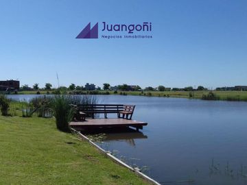 Casa de 6 amb en venta a la laguna en El Cantón