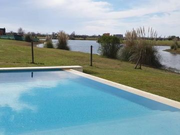 Casa de 6 amb en venta a la laguna en El Cantón