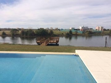 Casa de 6 amb en venta a la laguna en El Cantón