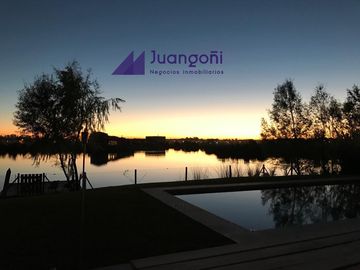 Casa de 6 amb en venta a la laguna en El Cantón