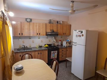 Casa 2 amb, cochera y fondo libre