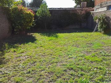 Casa 2 amb, cochera y fondo libre