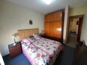 Casa 2 amb, cochera y fondo libre