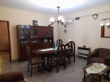 Casa 2 amb, cochera y fondo libre