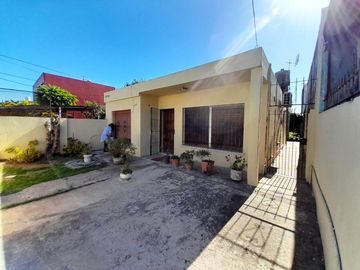 Casa 2 amb, cochera y fondo libre