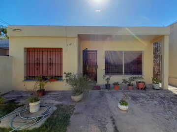 Casa 2 amb, cochera y fondo libre
