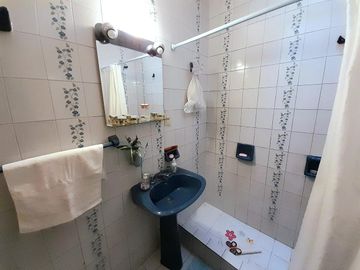 Casa 2 amb, cochera y fondo libre