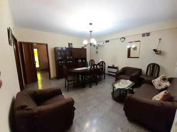 Casa 2 amb, cochera y fondo libre