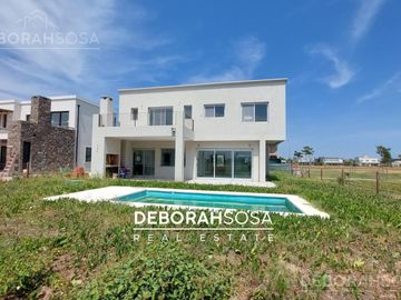 Casa en  Venta Puertos del Lago-escobar-5 ambientes-Maschwitz-Escobar