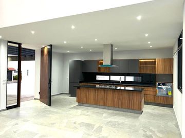 Casa en Fraccionamiento en Lomas de Cuernavaca, Temixco, Morelos CAEN-1082-Fr*