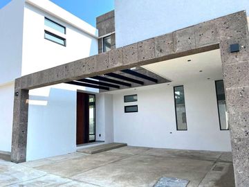 Casa en Fraccionamiento en Lomas de Cuernavaca, Temixco, Morelos CAEN-1082-Fr*