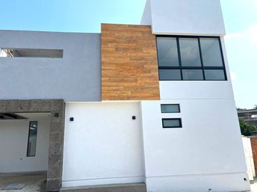 Casa en Fraccionamiento en Lomas de Cuernavaca, Temixco, Morelos CAEN-1082-Fr*