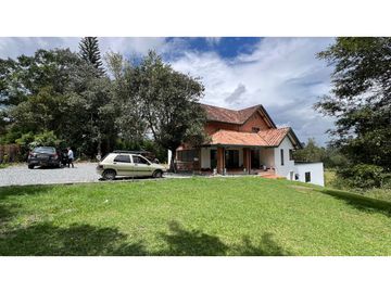 Alquiler de casa campestre 4 habitaciones en Llanogrande Rionegro