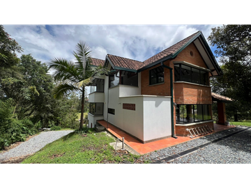Alquiler de casa campestre 4 habitaciones en Llanogrande Rionegro