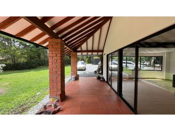 Alquiler de casa campestre 4 habitaciones en Llanogrande Rionegro