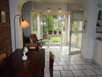 CHALET DE ESTILO EN EXCELENTE UBICACION