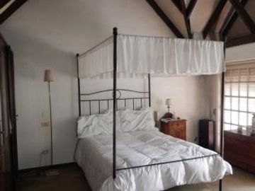 CHALET DE ESTILO EN EXCELENTE UBICACION