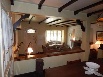 CHALET DE ESTILO EN EXCELENTE UBICACION