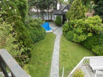CHALET DE ESTILO EN EXCELENTE UBICACION