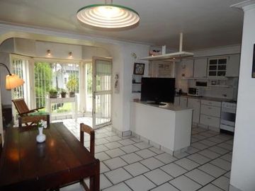 CHALET DE ESTILO EN EXCELENTE UBICACION