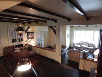 CHALET DE ESTILO EN EXCELENTE UBICACION