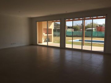 Casa en venta en barrio cerrado El Canton
