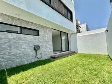 Residencia de Autor en Zibatá, 4 Recámaras, 4.5 Baños, Roof Garden, Luxury