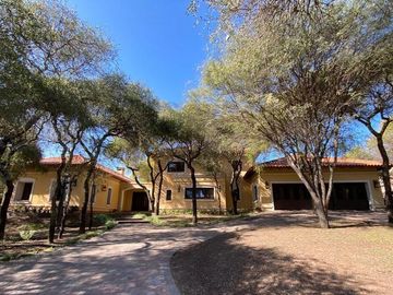 Casa en Venta El Bosque fondo espacio Verde 4 dormitorios
