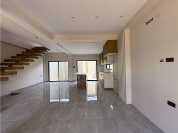 CASAS INDEPENDIENTES A ESTRENAR CERCA AL PARQUE ALTAGRACIA, MANTA
