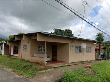 VENDO CASA EN BUGABA CHIRIQUI BARRIO CRUCIGRAMA