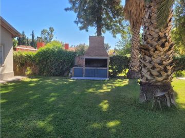 CASA QUINTA · VENTA · 1.630M2  DE TERRENO· GUAYMALLEN · 3 DORMITORIOS