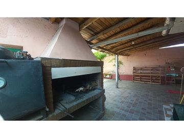 VENDO VIVIENDA FAMILIAR 4 DORMITORIOS- DEPARTAMENTO DE LAS HERAS