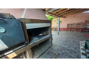 VENDO VIVIENDA FAMILIAR 4 DORMITORIOS- DEPARTAMENTO DE LAS HERAS