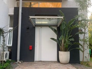 Casa en venta en Club de Campo Abril