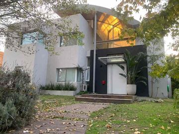 Casa en venta en Club de Campo Abril