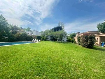 Casa en venta en Club de Campo Abril