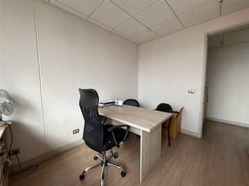 Oficina en Venta en Se vende oficina, 2 privados- 1 baño.