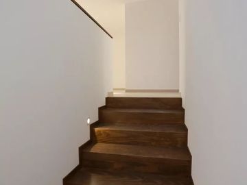 Residencia de Autor en Fracc. La Vista, 4ta Recámara en P.B, Alberca, 4 Baños