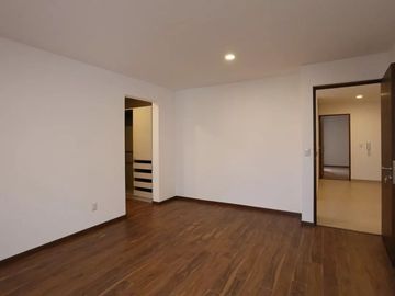 Residencia de Autor en Fracc. La Vista, 4ta Recámara en P.B, Alberca, 4 Baños