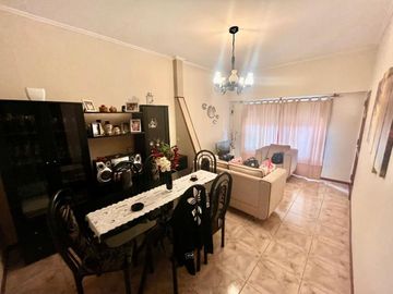Venta- 26 de julio 5899 - casa 4 amb - V Ballester