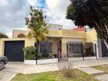Venta- 26 de julio 5899 - casa 4 amb - V Ballester