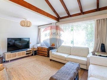 Hermosa casa en Vitacura, 4D/3B, terraza