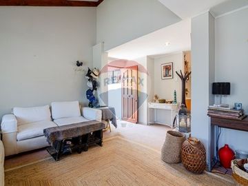 Hermosa casa en Vitacura, 4D/3B, terraza