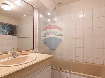 Hermosa casa en Vitacura, 4D/3B, terraza