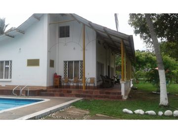 CASA CAMPESTRE EN MELGAR EN VENTA