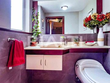 Casa en venta Cumbayá 240 m2 dentro de Urbanización Privada.