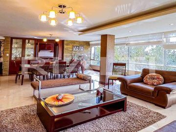 Casa en venta Cumbayá 240 m2 dentro de Urbanización Privada.