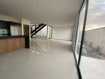 Increíble Casa en Zibatá, Vista al Campo de Golf, 3 Recamaras, una en PB